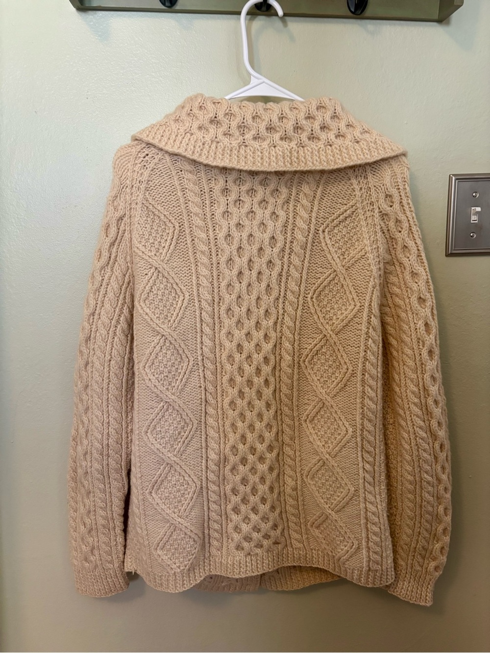 Vintage Carraig Donn 100% Wool Irish Aran Cable Knit Cardigan Sweater. - Picture 4 of 7
